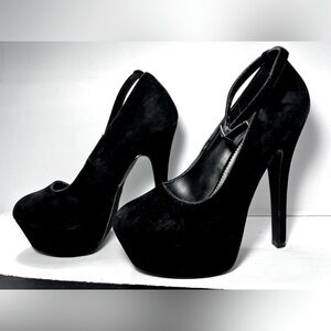 Women's Shoes Speed Limit 98 Strappy Black Faux Velvet Pumps Size 6.5
